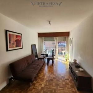 Apartamento En Alquiler, 2 Dormitorios, 1 Baño, Terraza. Tres Cruces.