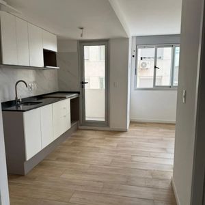 Apartamento En Alquiler, 1 Dormitorio, 1 Baño, Patio. Cordón.