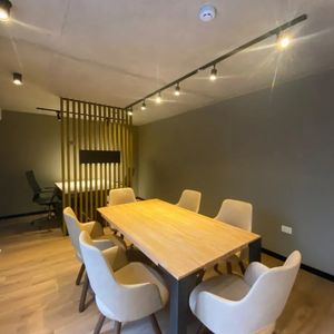 Oficina En Alquiler, 1 Privado, 1 Baño, Patio. Equipada. Centro.