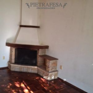 Casa En Alquiler, 3 Dormitorios, 1 Baño, Patio, Cochera. Union.