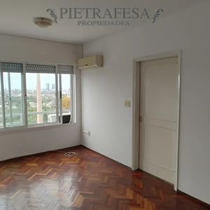 Apartamento En Alquiler, 2 Dormitorios, 2 Baños. Tres Cruces.