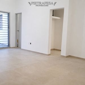 Casa En Alquiler, 2 Dormitorios, 2 Baños, Patio. Villa Dolores.