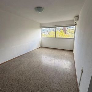 Apartamento En Alquiler, 3 Dormitorios, 1 Baño. Malvin Norte.