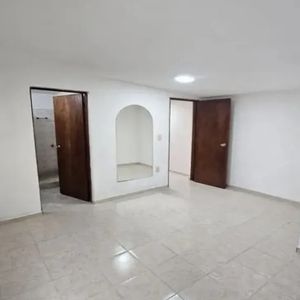 Apartamento En Alquiler, 1 Dormitorio, 1 Baño, Patio. Carrasco Norte.