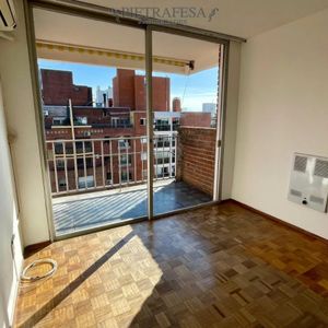 Apartamento En Alquiler, 2 Dormitorios, 1 Baño, Terraza. Punta Carretas.