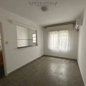 Apartamento En Alquiler, 1 Dormitorio, 1 Baño. Ciudad Vieja.