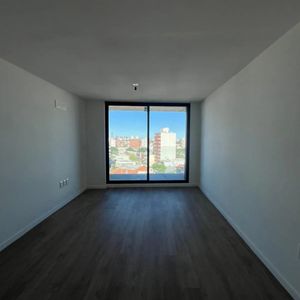 Apartamento En Alquiler, Monoambiente, 1 Baño, Balcón. Parque Batlle.