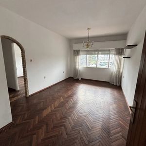 Apartamento En Alquiler, 4 Dormitorios, 2 Baños, Terraza Lav. Aguada.