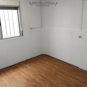 Apartamento En Alquiler, 2 Dormitorios, 1 Baño, Patio. Sin Gastos Comunes. Ituzaingó.