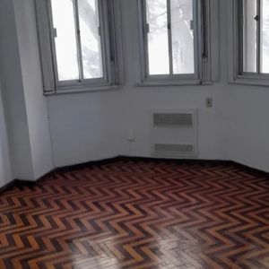 Apartamento En Alquiler, 1 Dormitorio, 1 Baño, Balcón. Centro.