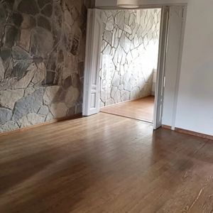 Apartamento En Alquiler, 2 Dormitorios, 2 Baños, Terraza. Barrio Sur.