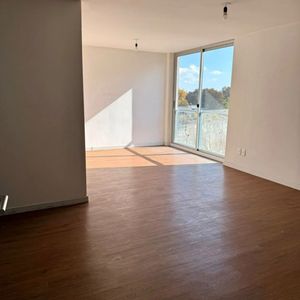 Apartamento En Alquiler, 2 Dormitorios, 1 Baño, Cochera. Tres Cruces.