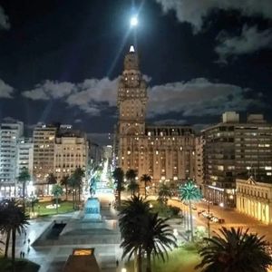 Exclusivo Apartamento De 1 Dormitorio Amueblado En El Emblemático Palacio Salvo.