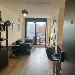 Apartamento En Alquiler, 2 Dormitorios, 1 Baño, Balcón. Amueblado. Cordón.