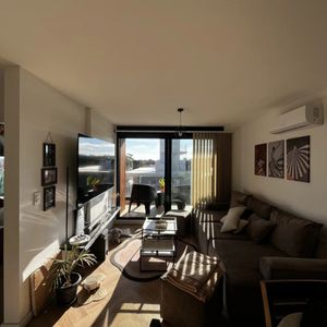 Apartamento En Alquiler, 2 Dormitorios, 1 Baño, Terraza, Garaje. Barra De Carrasco.