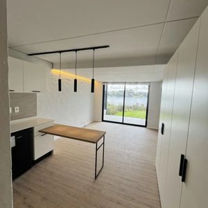 Apartamento En Alquiler, Monoambiente, 1 Baño, Terraza, Cochera. Barra De Carrasco.