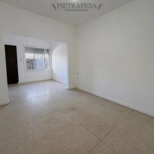 Casa En Alquiler, 2 Dormitorios, 1 Baño, Patio. Brazo Oriental.