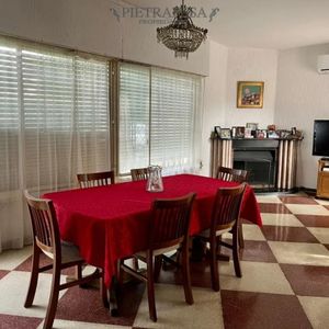 Casa En Venta 5 Dormitorios, 2 Baños, Barbacoa, Jardín Y Garaje- Emancipación -prado