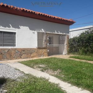 Casa En Venta - 2 Dormitorios - 1 Baño -cochera Andres Gomez - Malvin