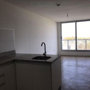 Apartamento En Venta Con Renta 2 Dormitorios, 1 Baño, Balcón Y Garaje - Canelones, Cordón.