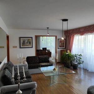 Apartamento Amueblado 3 Dormitorios, 4 Baños, Terraza Y Garaje- Echevarriarza- Pocitos