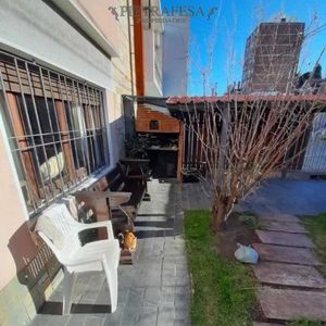 Casa En Venta 2 Dormitorios, 1 Baño, Patio Y Cochera- Plutarco- Buceo