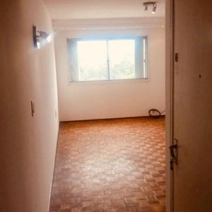 Apartamento En Venta Con Renta, 3 Dormitorios, 1 Baño, Garaje, Pocitos.