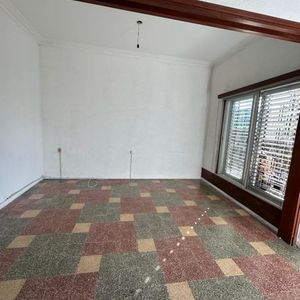 Casa En Venta Con Renta 2 Dormitorios, 2 Baños, Patio Y Cochera- General Flores- Brazo Oriental