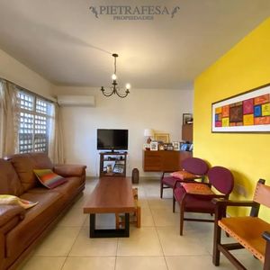 2 Casas En Venta Con Renta, 4 Dormitorios, 3 Baños, Garaje Y Fondo- Avenida Cataluña- Parque Batlle