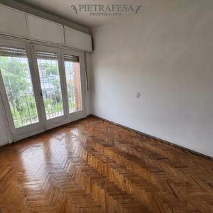 Apartamento En Venta 2 Dormitorios, 1 Baño Y Balcón-av. San Martín-cerrito