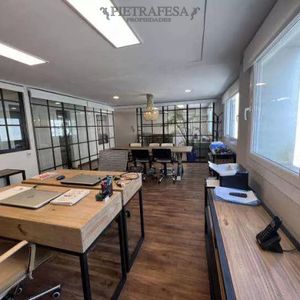 Oficina En Venta Con Renta, 2 Baños, Misiones, Ciudad Vieja.