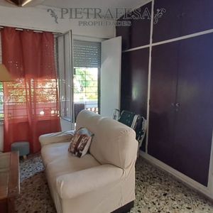 Casa En Venta Con Renta, 2 Dormitorios, 1 Baño Y Patio-buceo
