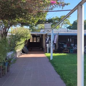 Casa En Venta 3 Dormitorios, 2 Baños, Fondo, Gje- Bella Italia