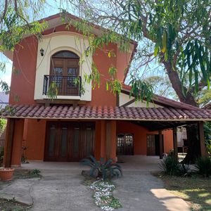 Casa En Alquiler Av. Pirai Entre 4to Y 5to Anillo