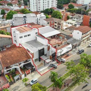 Edificio Comercial En Venta  Sobre Av. Bush Entre 1er Y 2do Anillo 