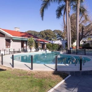  Venta Casa En Carrasco Con 5 Dormitorios, Excelente Estado
