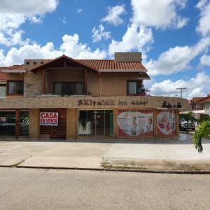 Casa Con Locales Comerciales En Venta En El Corazón De La Ciudad