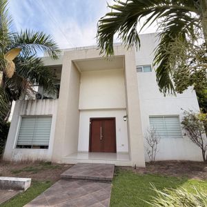 Casa Grande Y De Lujo En Venta En Cond. Exclusivo En El Urubo