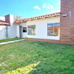 Casa De 3 Dormitorios En Venta Dentro De Urbanizacion Zona Norte