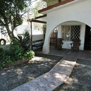 Temporada! Casa De 2 Dormitorios A 3 Cuadras De La Playa, En Parque Del Plata