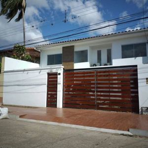 Venta Casa Independiente Zona Av. La Barranca Entre 2do Y 3er Anillo 
