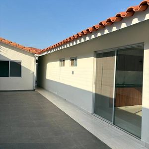 Amplia Casa En Venta