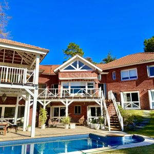Residencia CLásica Con Encanto Colonial Frente Al Golf
