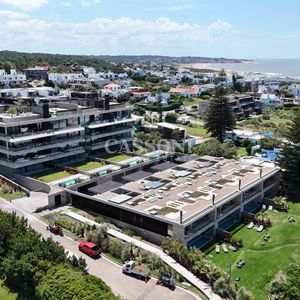 Arte Barra: 3 Dormitorios En Suite Con Piscina Propia. En Frente A La Playa