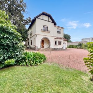 Casa En Venta 5 Dormitorios En Carrasco. Av. Bolivia