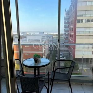 Apto De 2 Dormitorios  Y 2 Baños, Playa Brava