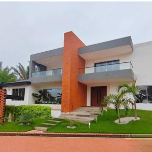 Casa En Venta De Lujo En El Urubó