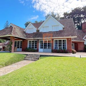 Destacada Casa Del Arquitecto Arturo J. Dubourg A La Venta En El Golf