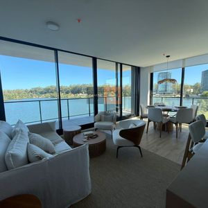 Venta Apartamento De 3 Dormitorios Sobre El Lago Calcagno