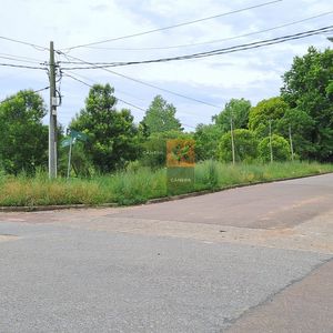 Terreno En Un Barrio Muy Agradable Rodeado De Vegetación